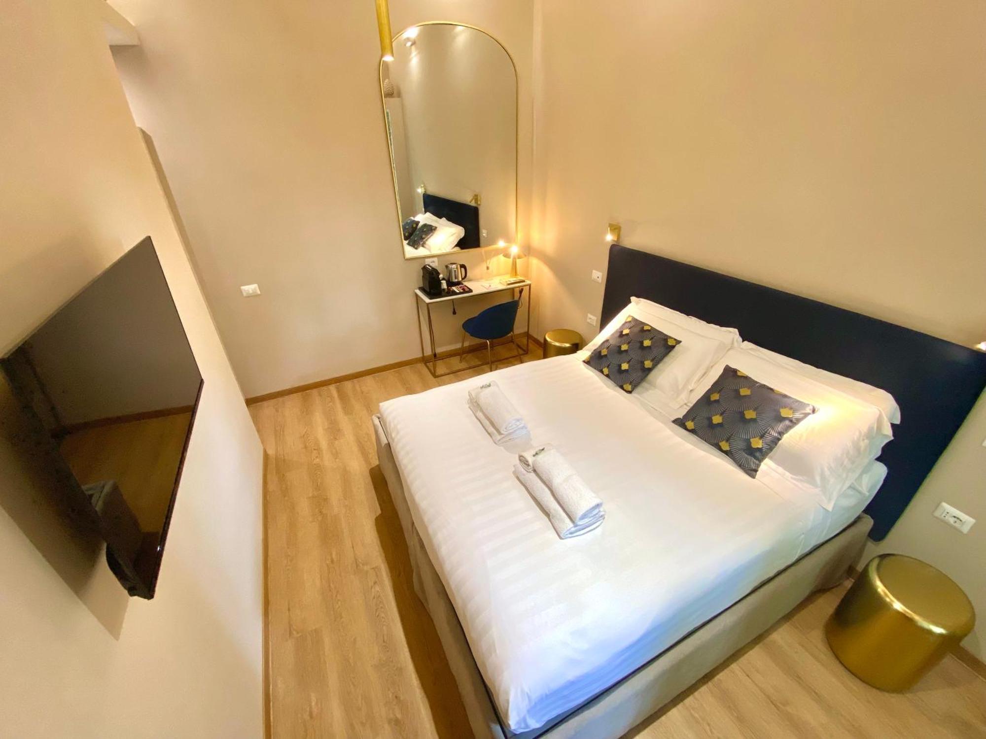 Queen Of Rome Luxury Rooms Экстерьер фото