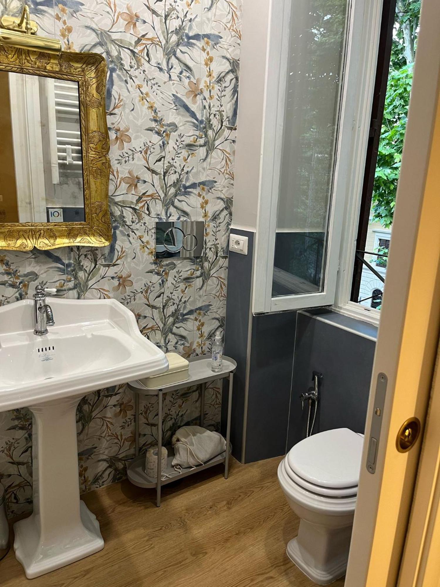 Queen Of Rome Luxury Rooms Экстерьер фото