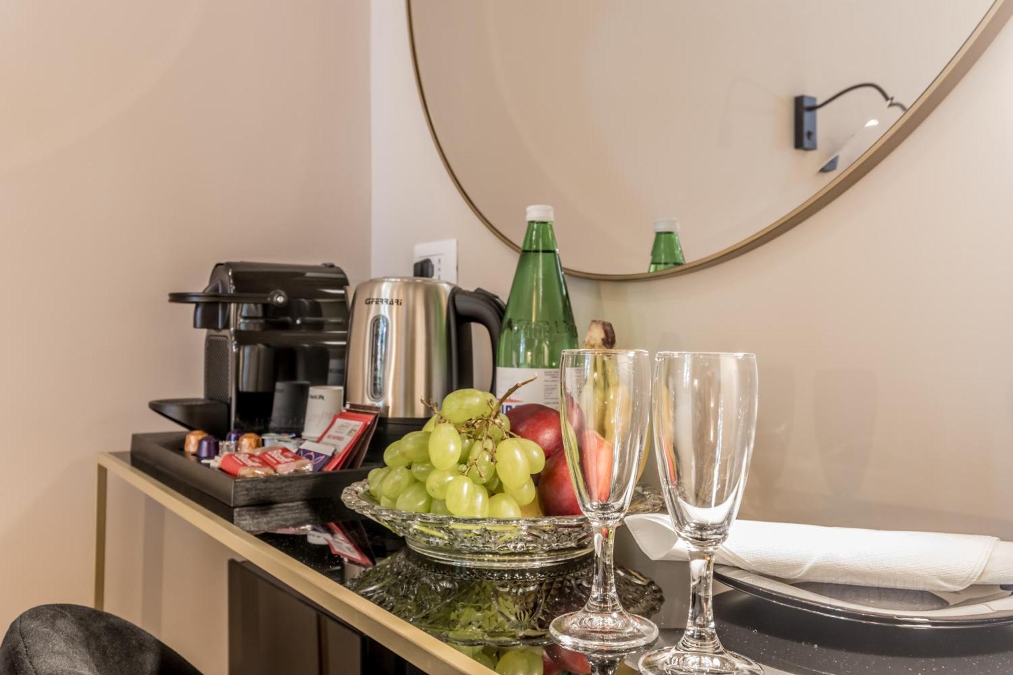 Queen Of Rome Luxury Rooms Экстерьер фото